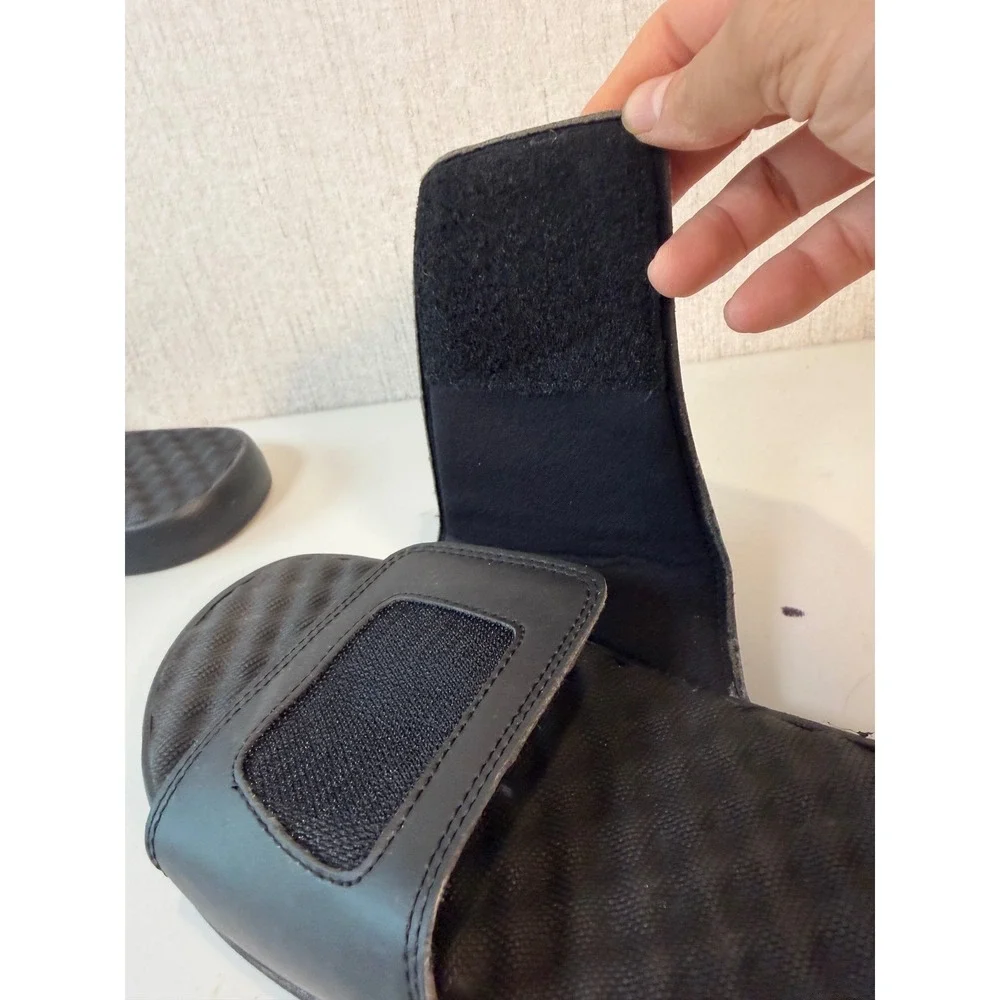 Islides  Sandals NWOT Size 10 Black‎
